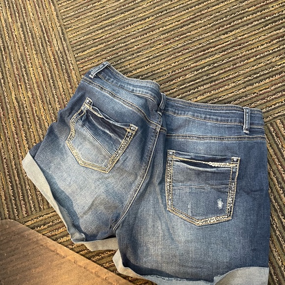 Euc Maurice’s 7/8 shorts - Picture 3 of 3